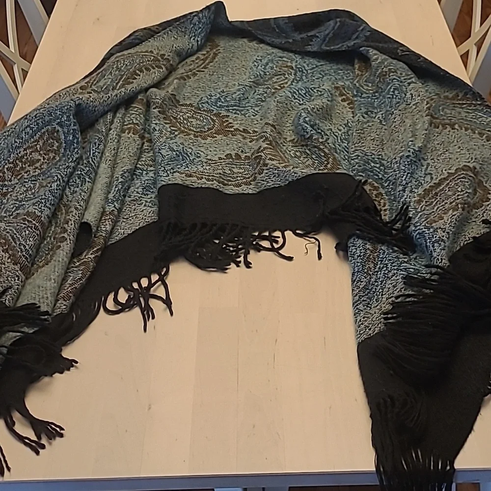 GENTLY WORN Charlie Paige One Size Fits All Paisly Printed Acrylic Fringed Shawl - Picture 7 of 13